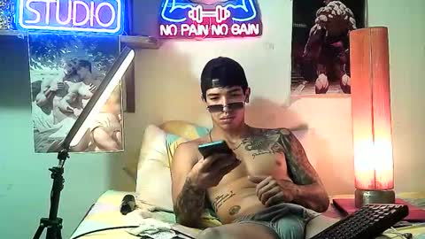 yeisoncastellanos1999 online show from November 11, 2025, 11:38 pm