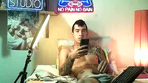 yeisoncastellanos1999 online show from December 22, 2025, 9:34 pm