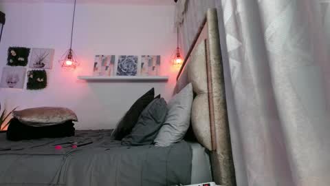 Snapshot of yellow_lily chatting on December 16, 2025, 3:50 pm yellow_lily online show from December 16, 2025, 3:50 pm