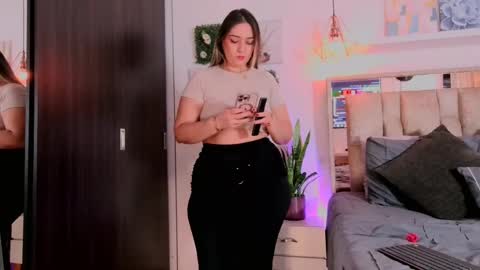 yellow_lily online show from April 10, 2026, 3:39 pm