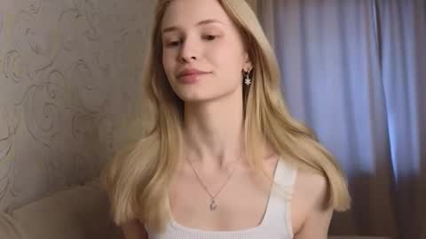 Snapshot of yennaone chatting on February 4, 2026, 6:08 am Yenna online show from February 4, 2026, 6:08 am