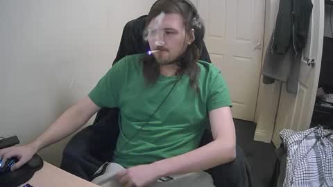 Snapshot of yeovil_alex chatting on December 15, 2024, 1:35 am Alex online show from December 15, 2024, 1:35 am