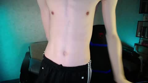 Snapshot of yes_cute_boy_ chatting on April 5, 2026, 1:08 pm Eden online show from April 5, 2026, 1:08 pm