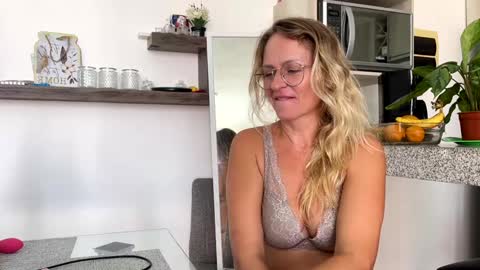 Zlata online show from February 6, 2025, 8:34 pm