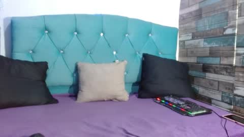 yesamin_stone18 online show from April 13, 2026, 12:54 pm