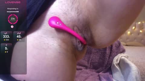 Snapshot of yesofie chatting on February 2, 2025, 9:08 am Sofie online show from February 2, 2025, 9:08 am