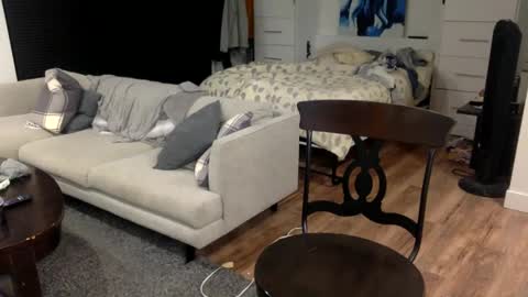 yesplesae online show from January 13, 2025, 4:07 am