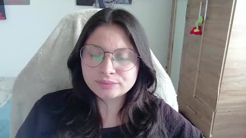 yessica_gomez01 online show from June 5, 2026, 10:15 pm
