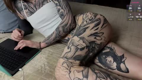 yexes online show from October 10, 2025, 3:27 am