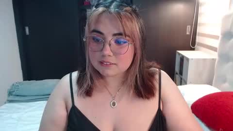 hii i am yini online show from April 16, 2026, 2:23 am