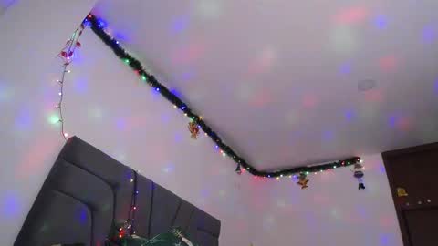 Yiny online show from December 7, 2024, 10:34 am