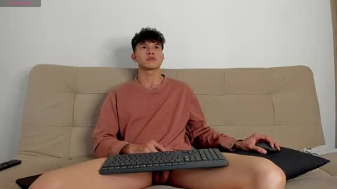 yizus_bonz online show from April 15, 2026, 7:58 pm