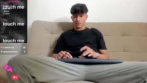 yizus_bonz online show from July 30, 2026, 11:37 pm