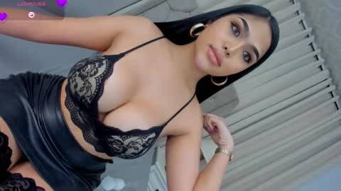 ylonagrae online show from November 12, 2025, 1:22 pm