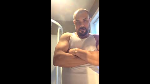 ynfantejovanny online show from April 18, 2026, 12:09 pm