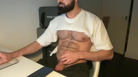 ynkhycvzlnnl online show from March 12, 2025, 11:54 pm