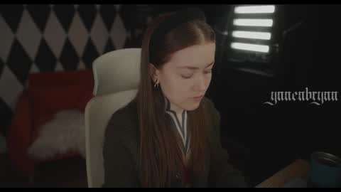 ynnenbrynn online show from February 11, 2026, 5:56 am