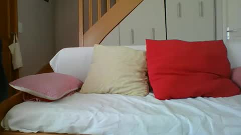 Yoann online show from April 21, 2026, 1:17 pm