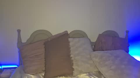 Yogiblondebangme online show from April 10, 2026, 11:09 pm