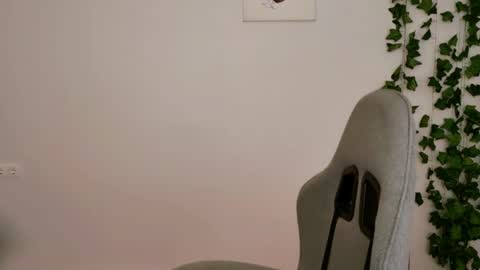 yoka_paradoxxx online show from February 3, 2026, 9:25 am