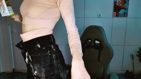 yoka_paradoxxx online show from March 23, 2026, 9:13 am