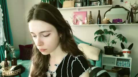 yoka_paradoxxx online show from May 25, 2026, 6:19 am
