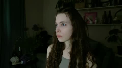 yoka_paradoxxx online show from May 31, 2026, 10:22 am