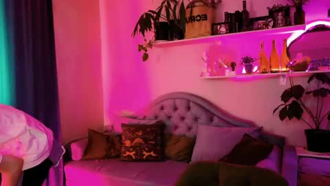 yoka_paradoxxx online show from June 9, 2026, 11:55 am