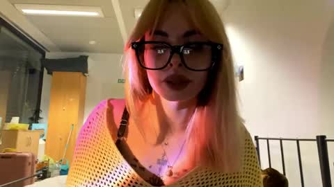 Snapshot of yolandopettes chatting on March 26, 2026, 7:19 pm Lilith online show from March 26, 2026, 7:19 pm