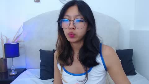 Snapshot of yommi_winx chatting on February 1, 2025, 10:23 pm Yommi Winx online show from February 1, 2025, 10:23 pm