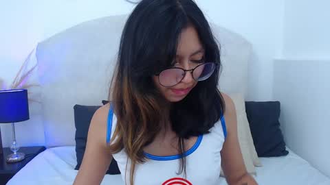 Snapshot of yommi_winx chatting on February 2, 2025, 1:45 am Yommi Winx online show from February 2, 2025, 1:45 am