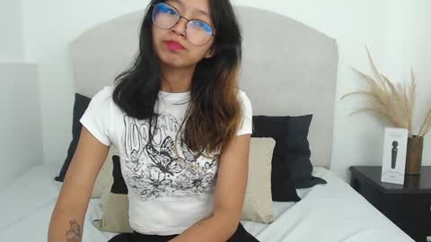 Snapshot of yommi_winx chatting on February 8, 2025, 1:32 am Yommi Winx online show from February 8, 2025, 1:32 am