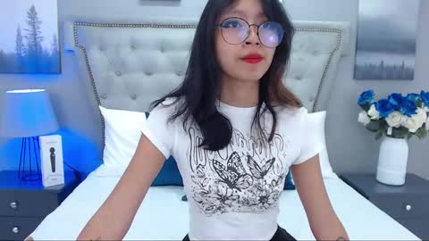 Snapshot of yommi_winx chatting on March 10, 2025, 10:55 pm Yommi Winx online show from March 10, 2025, 10:55 pm