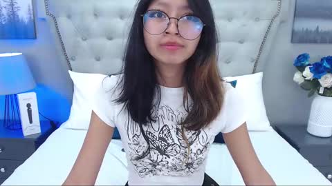 Snapshot of yommi_winx chatting on March 11, 2025, 5:05 am Yommi Winx online show from March 11, 2025, 5:05 am