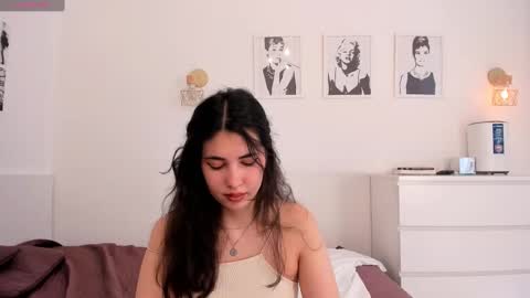 Snapshot of yooleen chatting on February 18, 2025, 7:32 am yooleen online show from February 18, 2025, 7:32 am