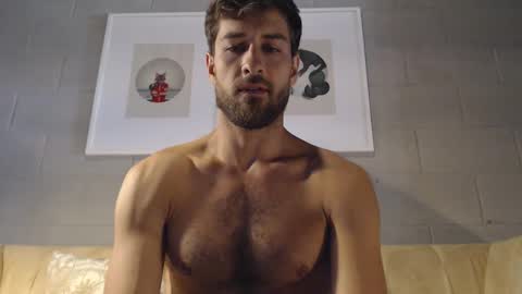 Yoooups online show from October 31, 2025, 8:54 pm