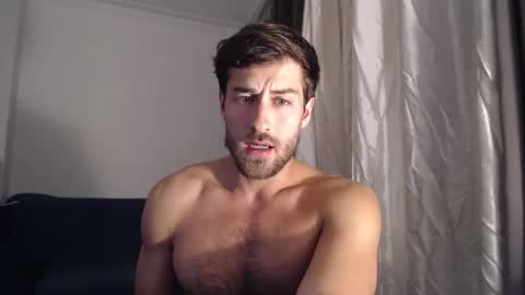 Yoooups online show from November 11, 2025, 10:21 pm