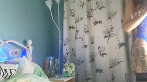 Snapshot of you_desire chatting on December 1, 2024, 11:25 pm Liliya online show from December 1, 2024, 11:25 pm