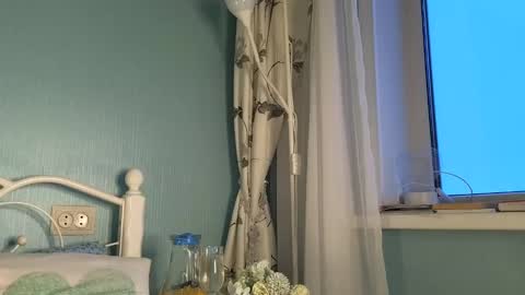 Snapshot of you_desire chatting on February 4, 2025, 12:44 pm Liliya online show from February 4, 2025, 12:44 pm