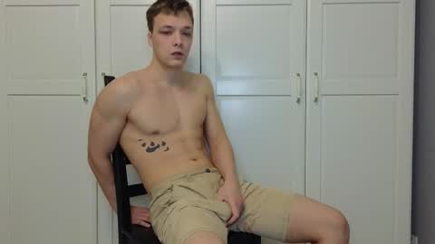 Snapshot of you_dream_ chatting on December 22, 2025, 12:29 am you_dream_ online show from December 22, 2025, 12:29 am