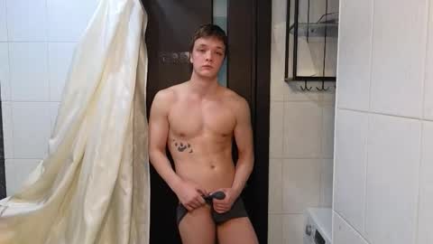 Snapshot of you_dream_ chatting on February 5, 2026, 1:43 am you_dream_ online show from February 5, 2026, 1:43 am