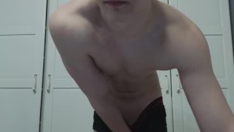 Snapshot of you_dream_ chatting on February 12, 2026, 12:27 am you_dream_ online show from February 12, 2026, 12:27 am