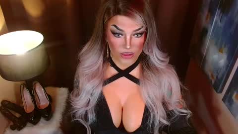 QUEEN MADISON  online show from March 1, 2026, 7:05 pm