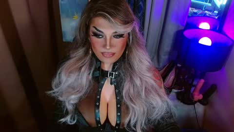 QUEEN MADISON  online show from June 5, 2026, 8:20 am