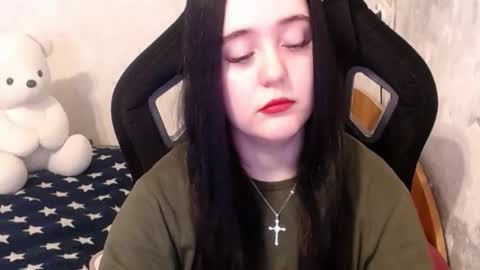 Snapshot of your_8a8y chatting on December 19, 2024, 9:18 am your_8a8y online show from December 19, 2024, 9:18 am