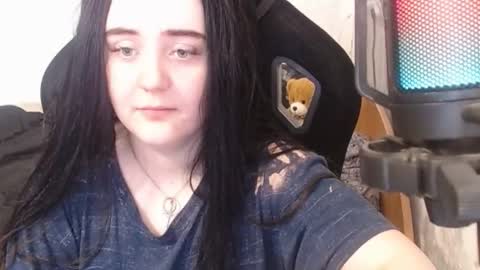 Snapshot of your_8a8y chatting on March 4, 2025, 6:37 am your_8a8y online show from March 4, 2025, 6:37 am