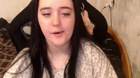 Snapshot of your_8a8y chatting on September 24, 2025, 7:33 am your_8a8y online show from September 24, 2025, 7:33 am