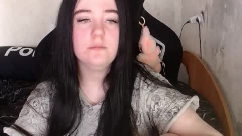 Snapshot of your_8a8y chatting on October 9, 2025, 10:02 am your_8a8y online show from October 9, 2025, 10:02 am