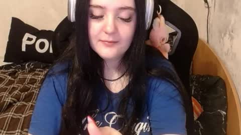 Snapshot of your_8a8y chatting on November 5, 2025, 4:01 am your_8a8y online show from November 5, 2025, 4:01 am