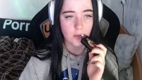 Snapshot of your_8a8y chatting on November 19, 2025, 9:20 am your_8a8y online show from November 19, 2025, 9:20 am